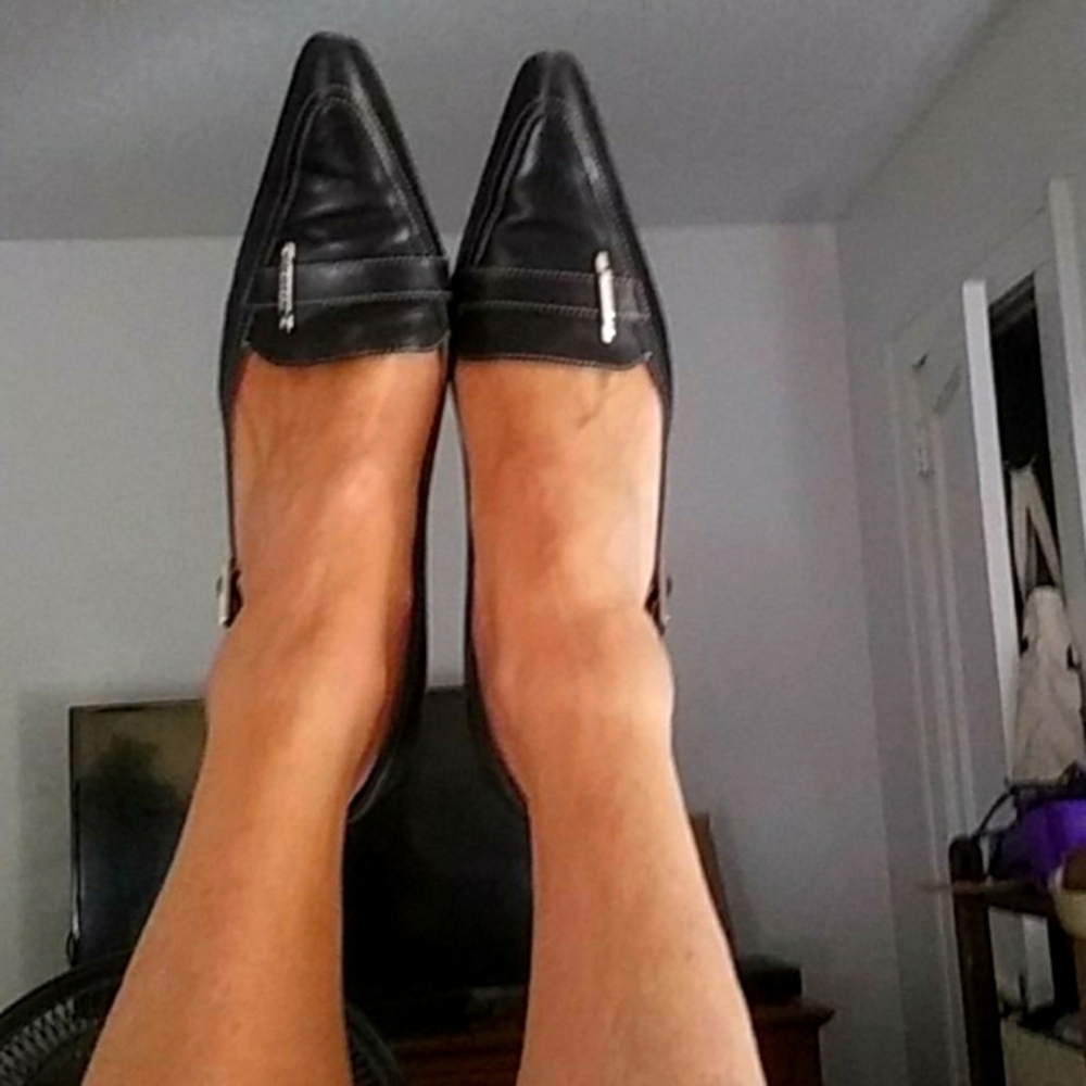 Classic John and David  black kitten heels size 8